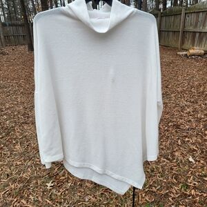 Assemetric white/cream tunic like top